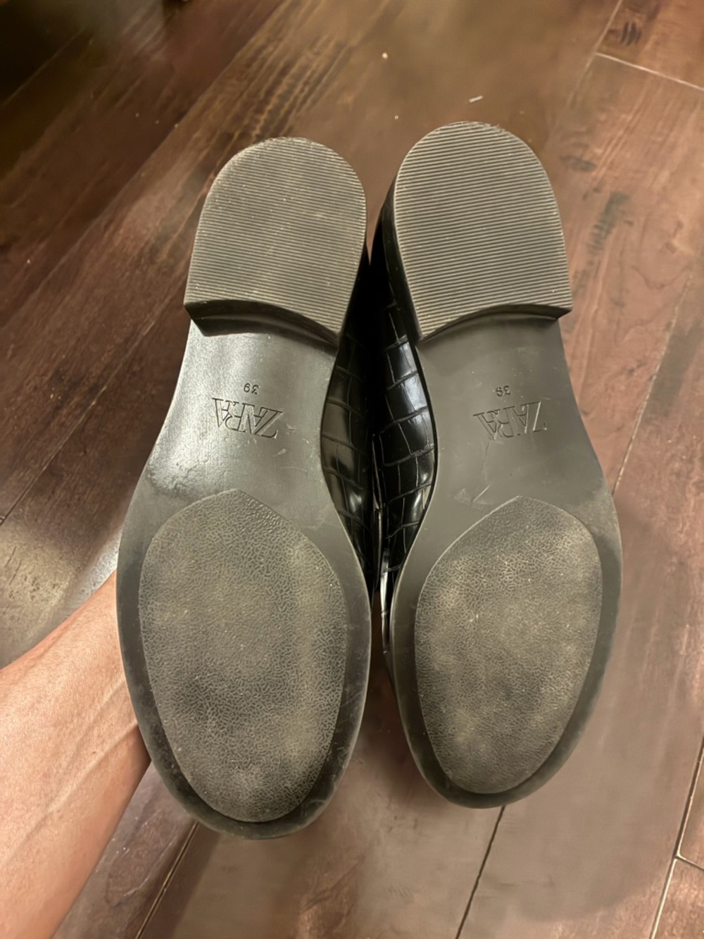 Zara Women’s Black Croc-Embossed Slip-On Loafers - Picture 4 of 6